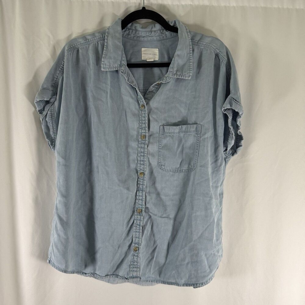 American Eagle Chambray Blouse Women's Large Blue Short Sleeve Button Up